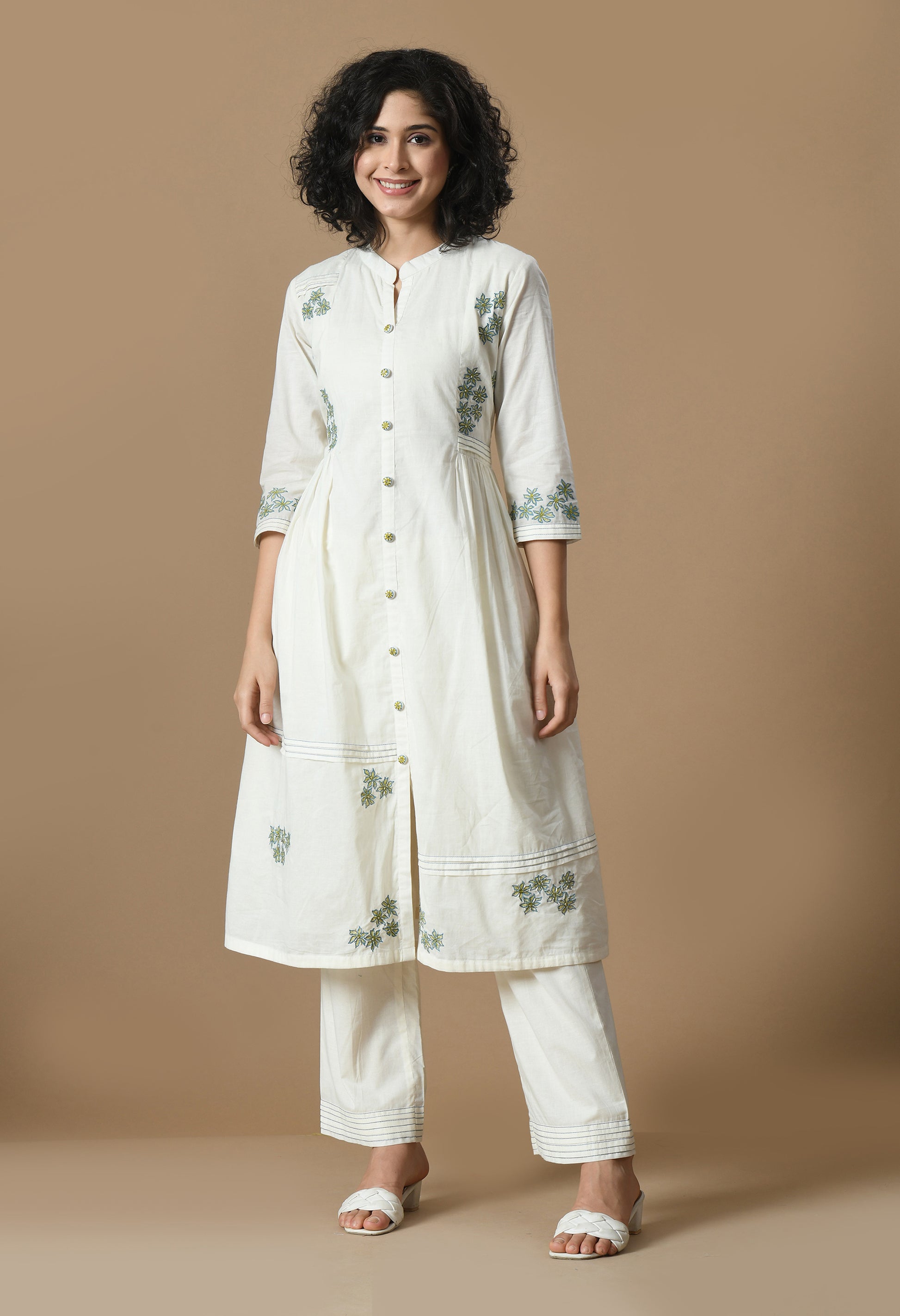 Women  Self design White Collar Neck Cotton Kurta Set