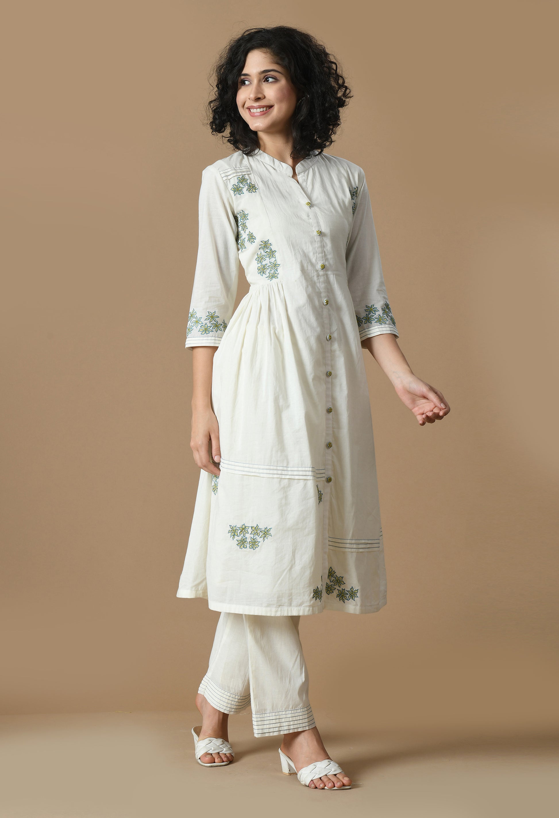 Women  Self design White Collar Neck Cotton Kurta Set