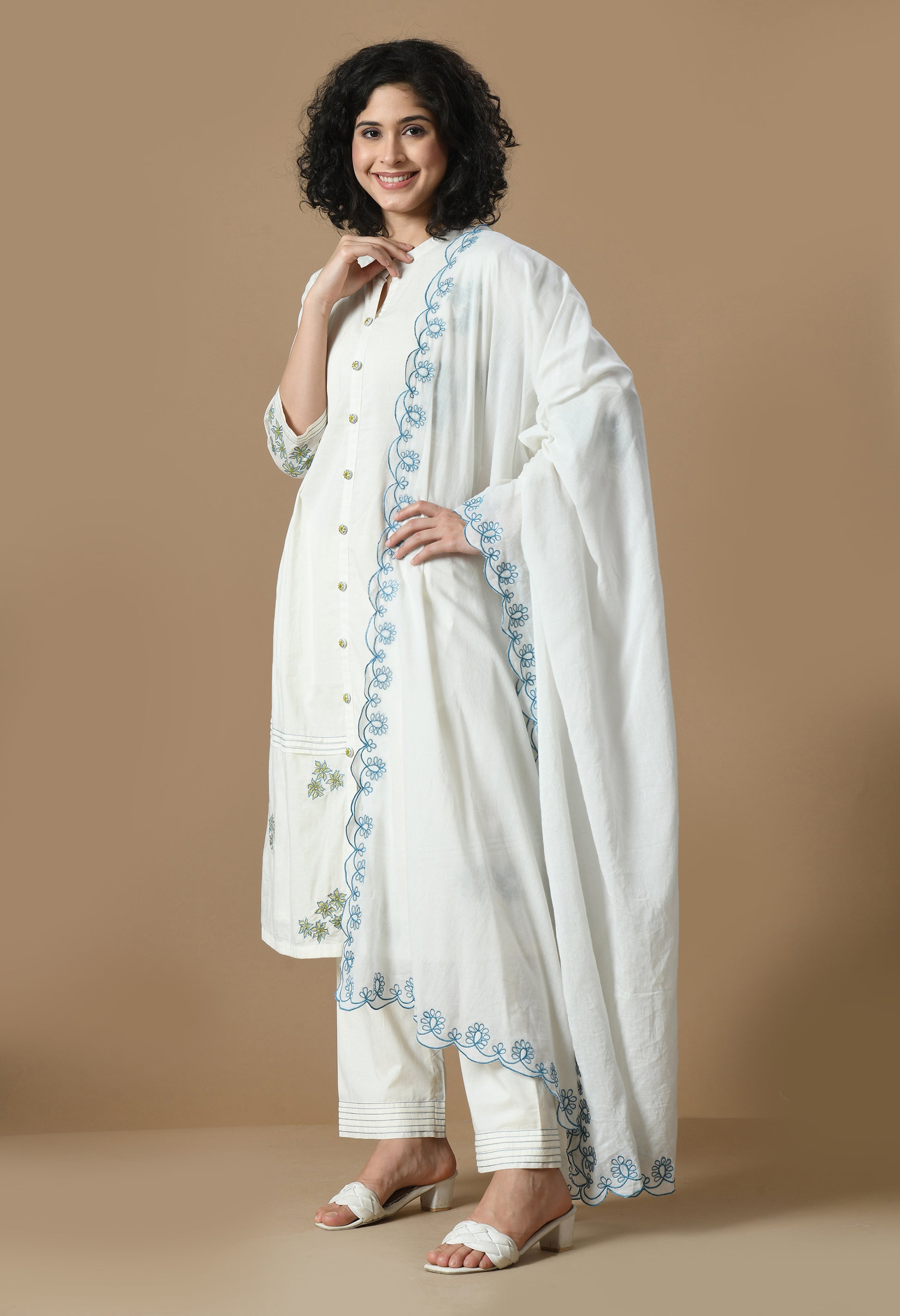 Women  Self design White Collar Neck Cotton Kurta Set