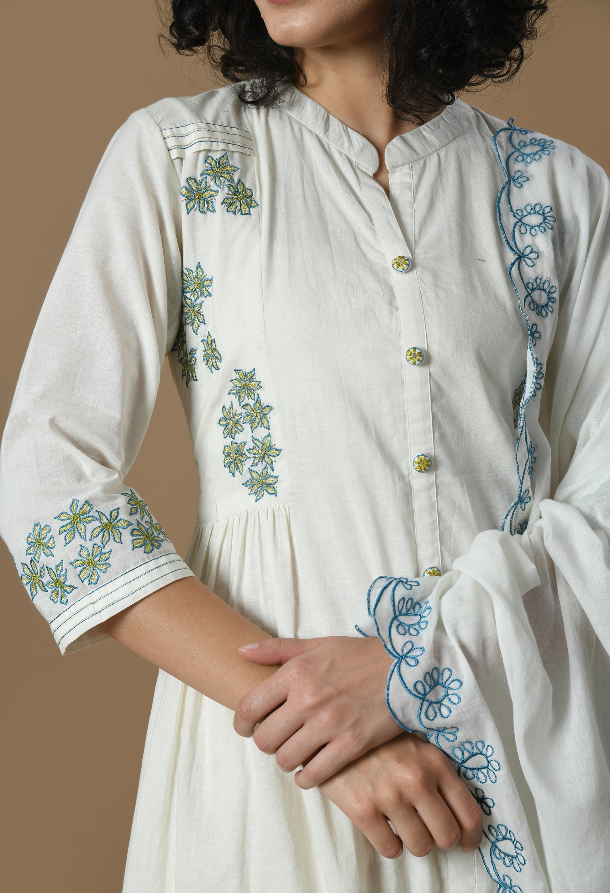 Women  Self design White Collar Neck Cotton Kurta Set