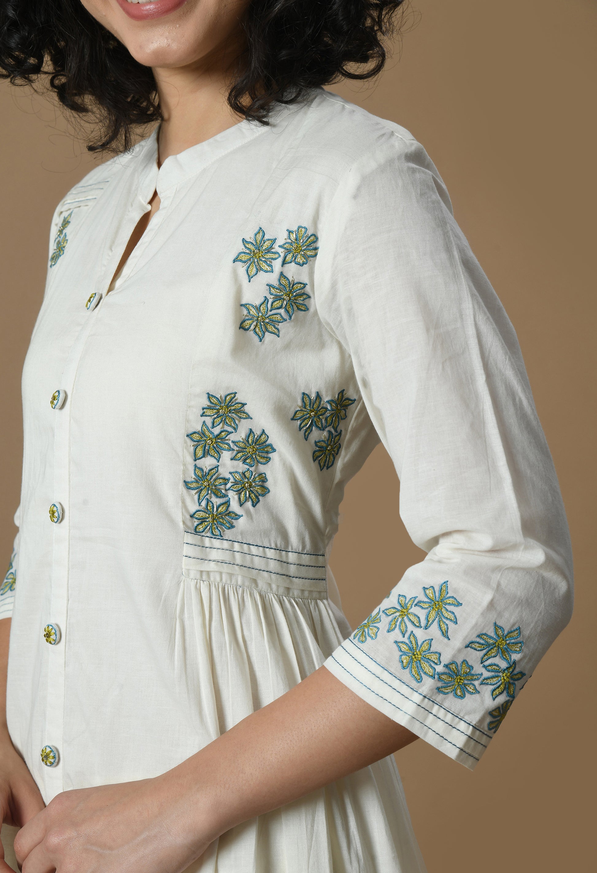 Women  Self design White Collar Neck Cotton Kurta Set