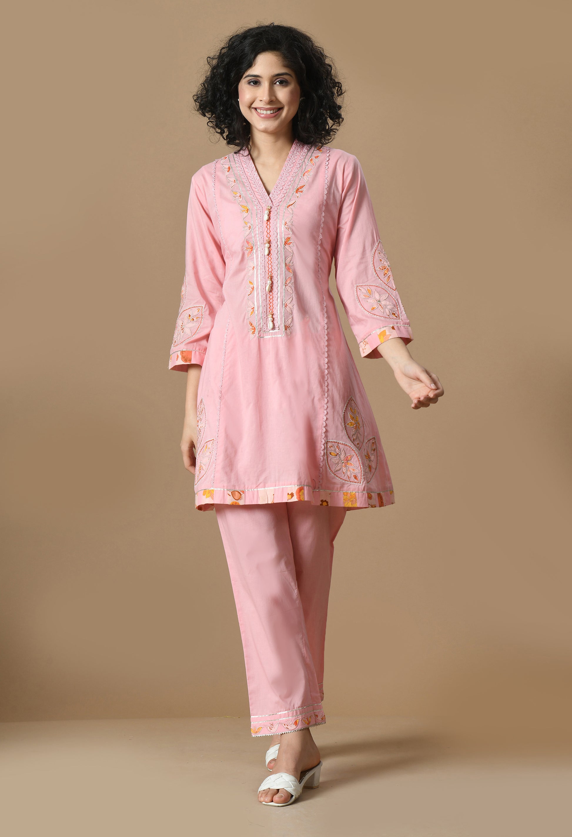 Women Self design Pink V Neck Cotton Kurta Set