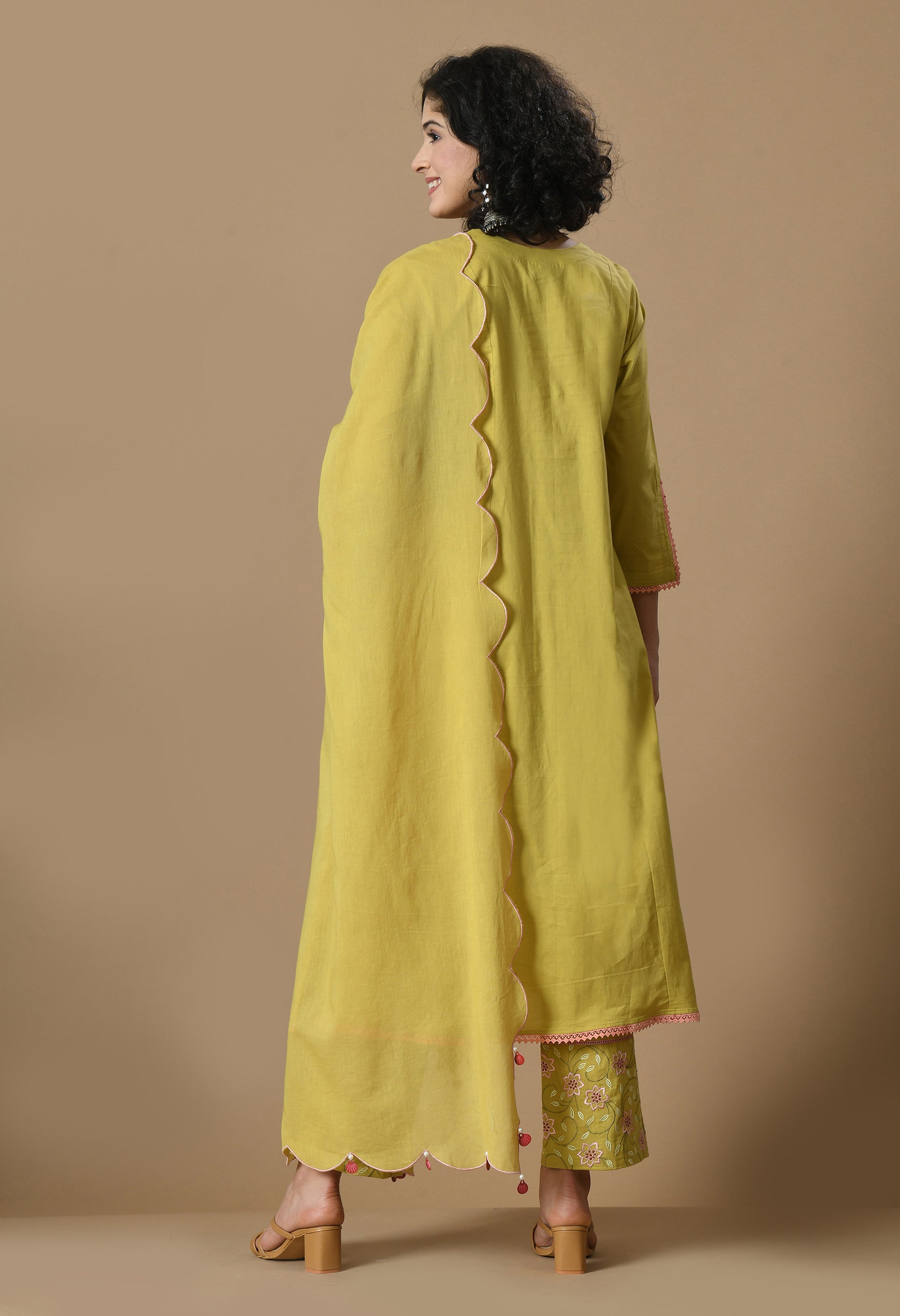Women Self Design Mehndi Round Neck Cotton Kurta Set