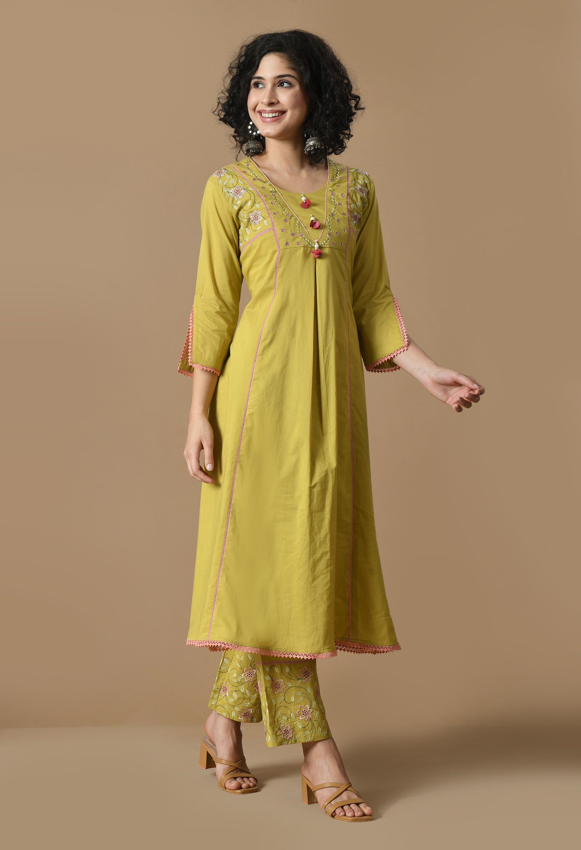 Women Self Design Mehndi Round Neck Cotton Kurta Set
