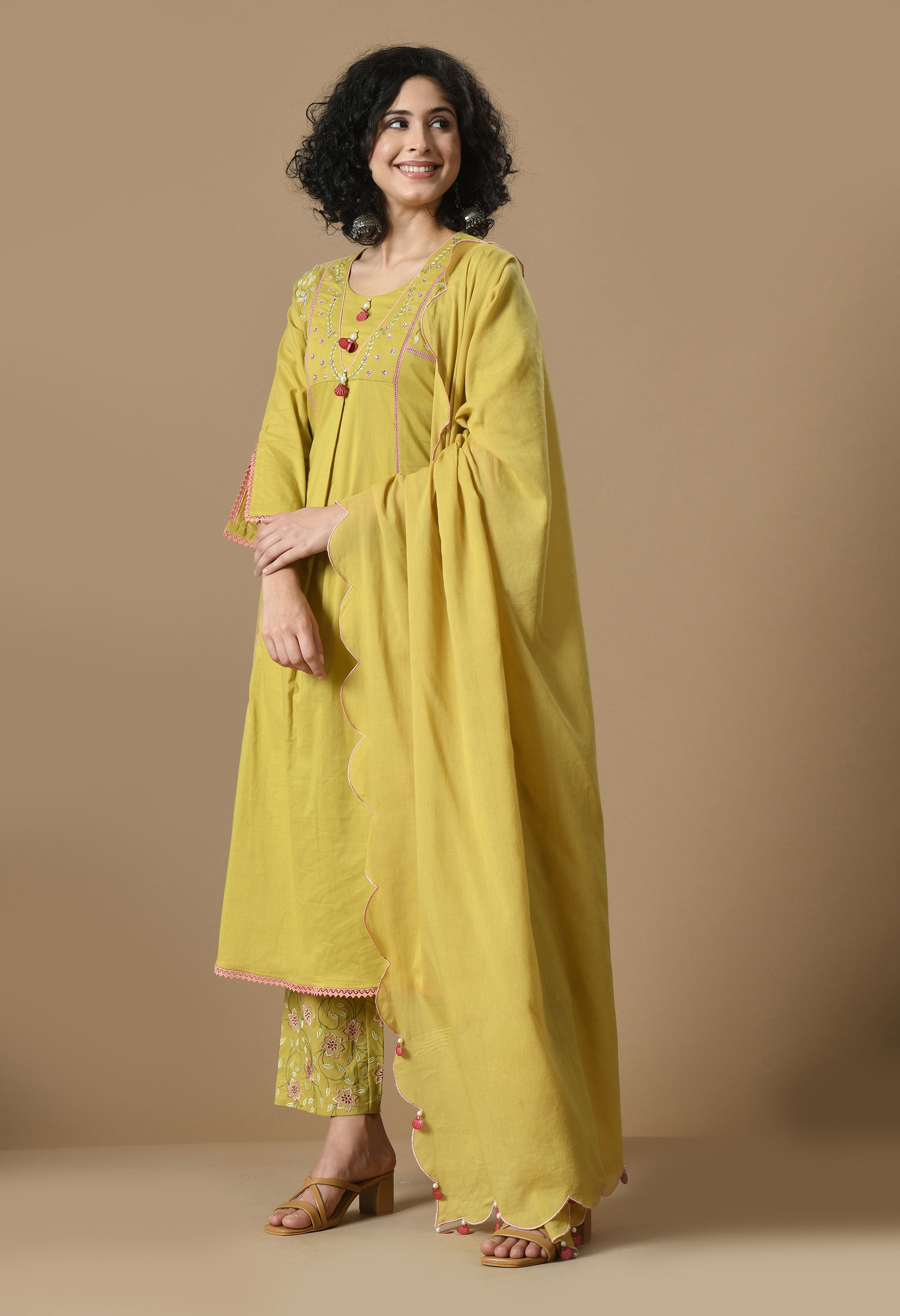 Women Self Design Mehndi Round Neck Cotton Kurta Set