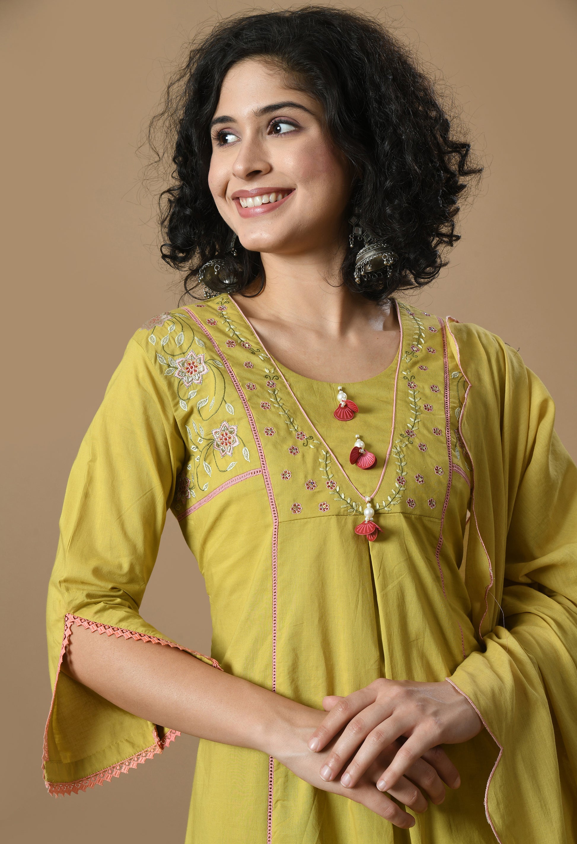 Women Self Design Mehndi Round Neck Cotton Kurta Set