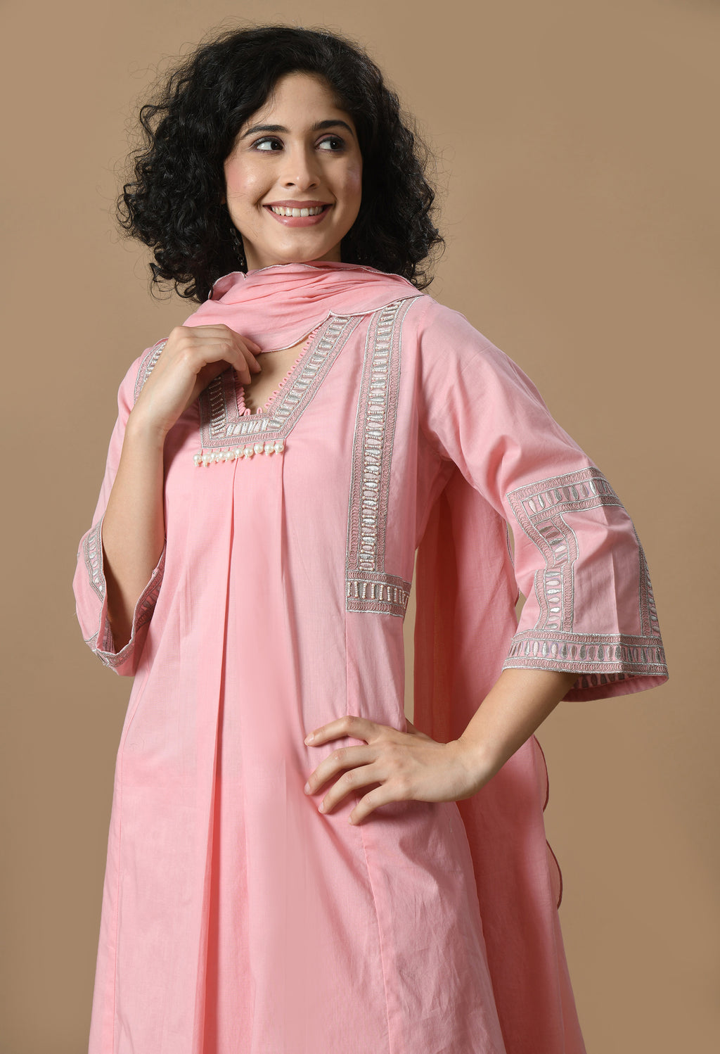 Women Self design Pink Cotton Kurta Set