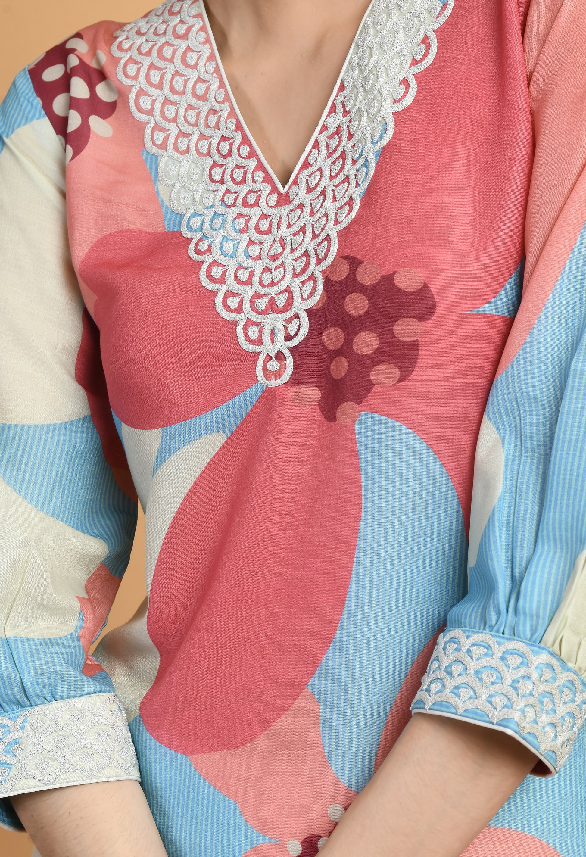 Women Printed White V Neck Maslin Kurta Set