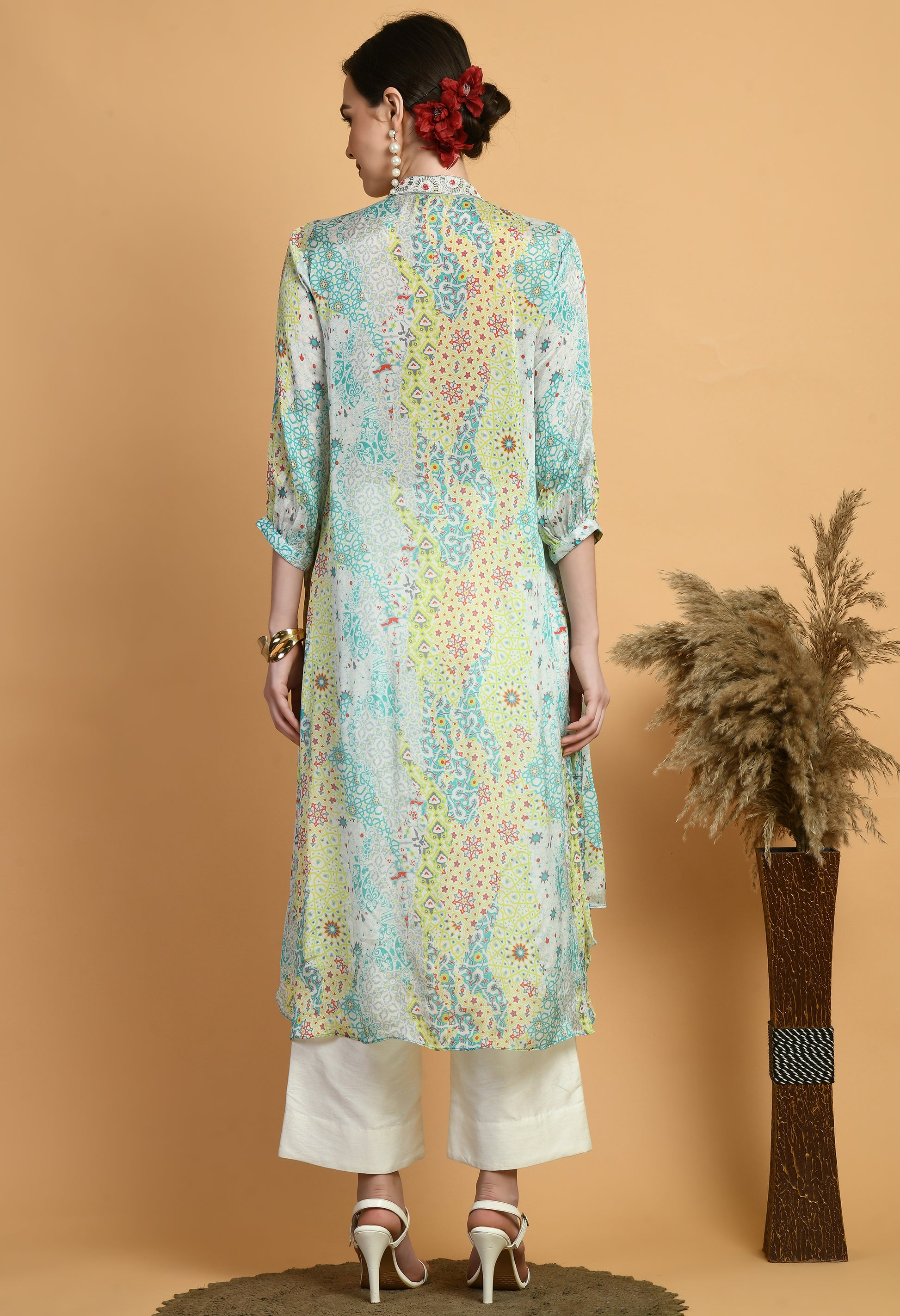 Women  Printed White Collar Neck Chinnon Kurta Set