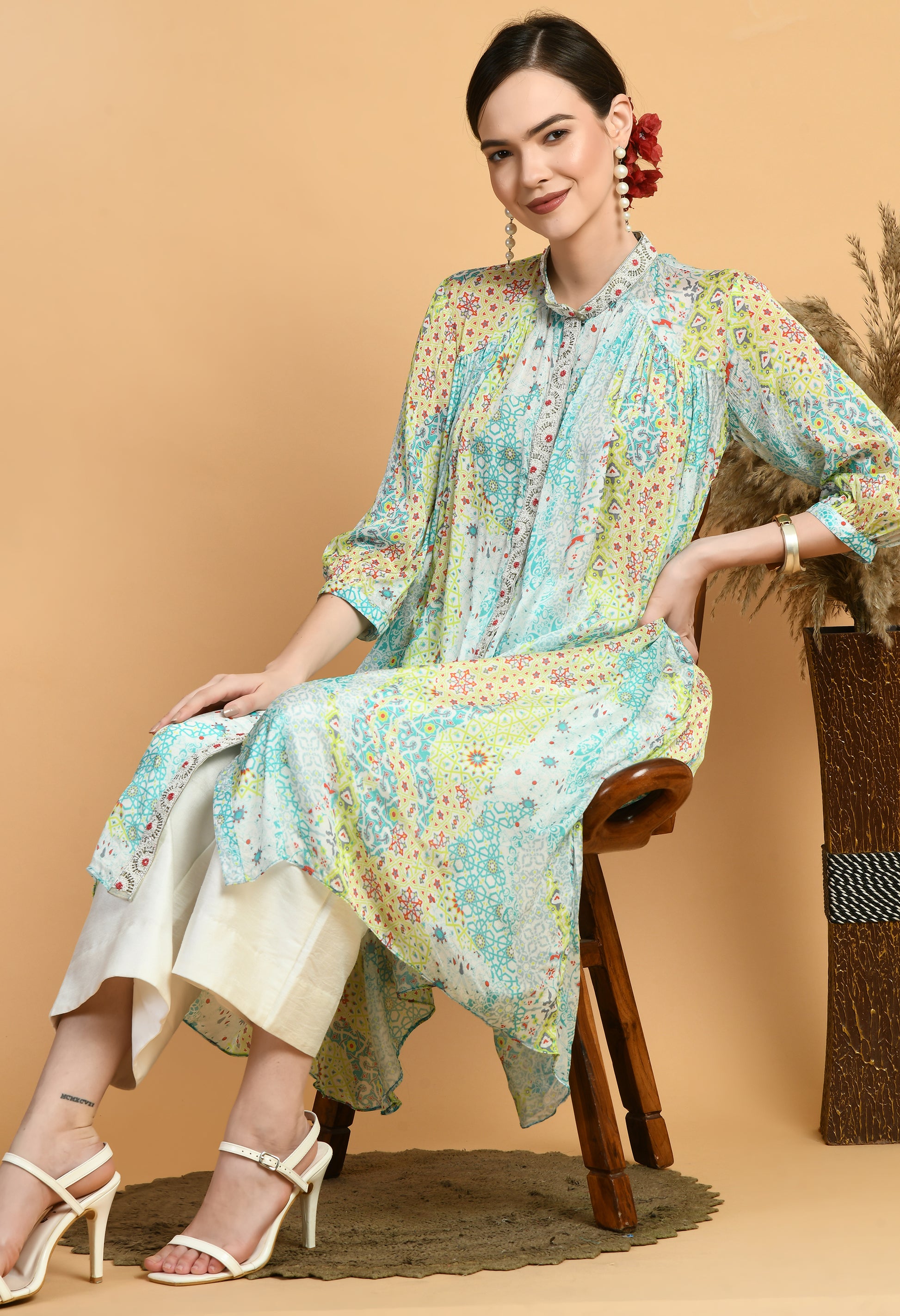 Women  Printed White Collar Neck Chinnon Kurta Set