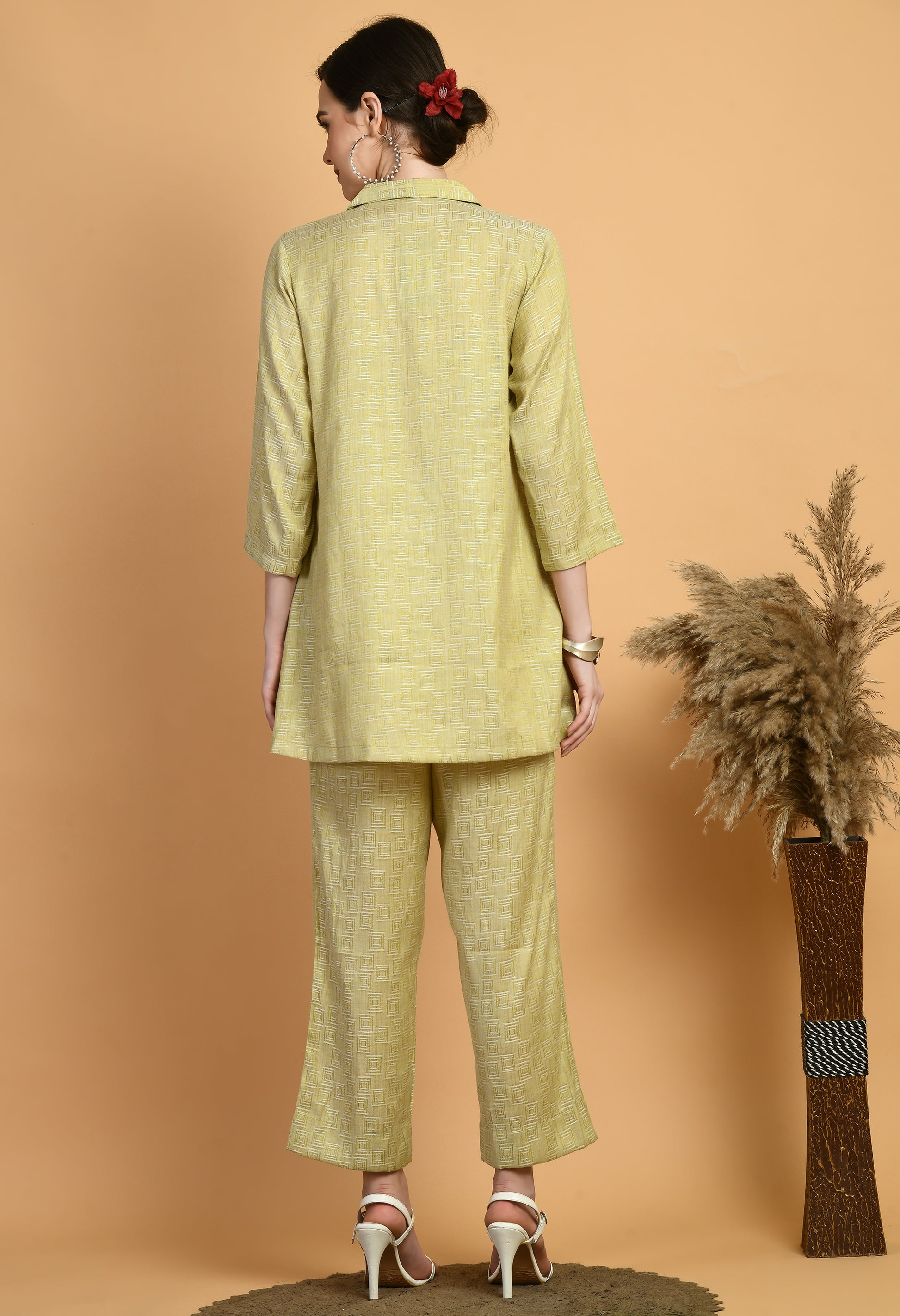 Women  Embroidery L. Green V Neck Cotton  Kurta Set