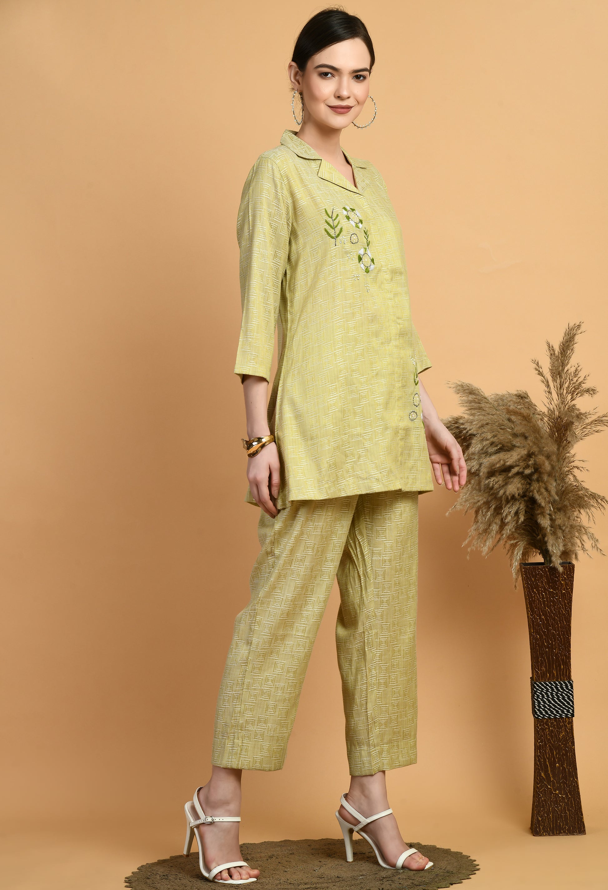 Women  Embroidery L. Green V Neck Cotton  Kurta Set