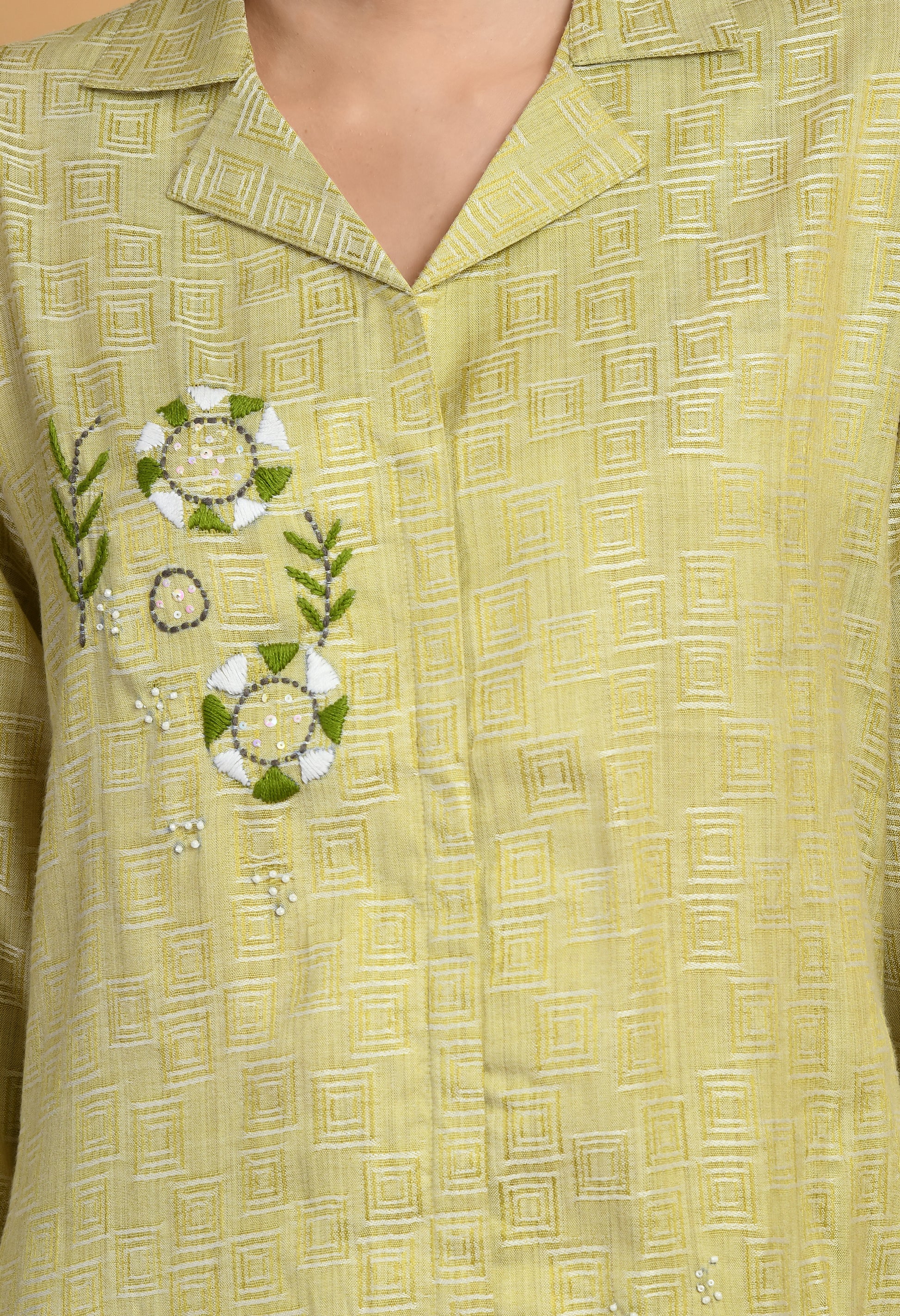 Women  Embroidery L. Green V Neck Cotton  Kurta Set