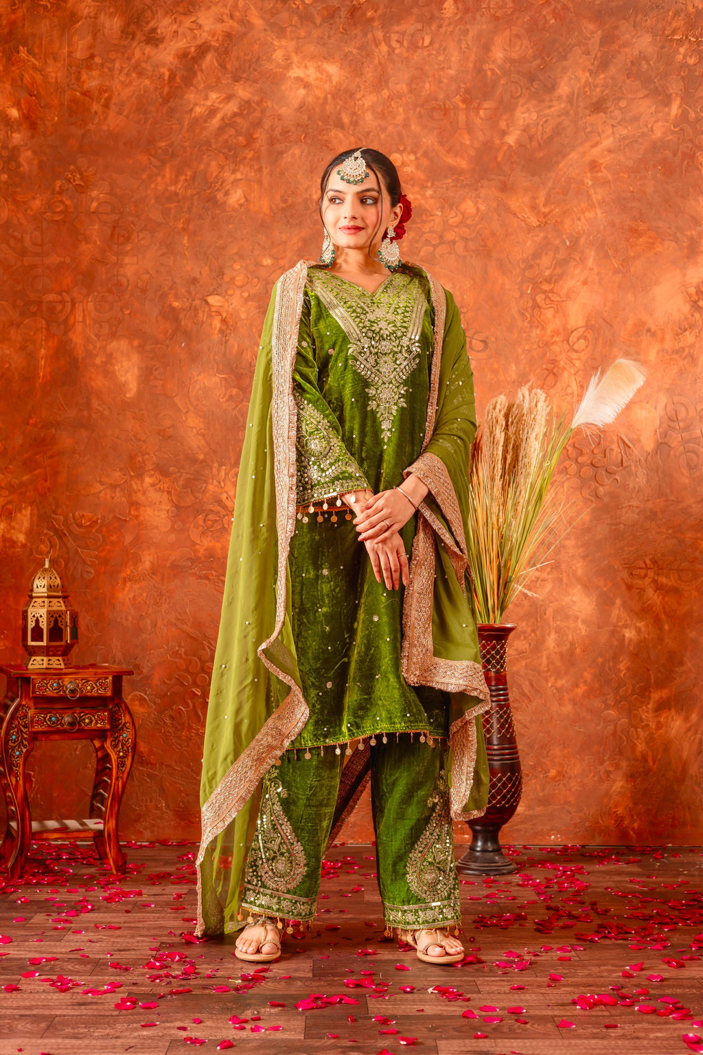 Women Green Velvet Kurta Set