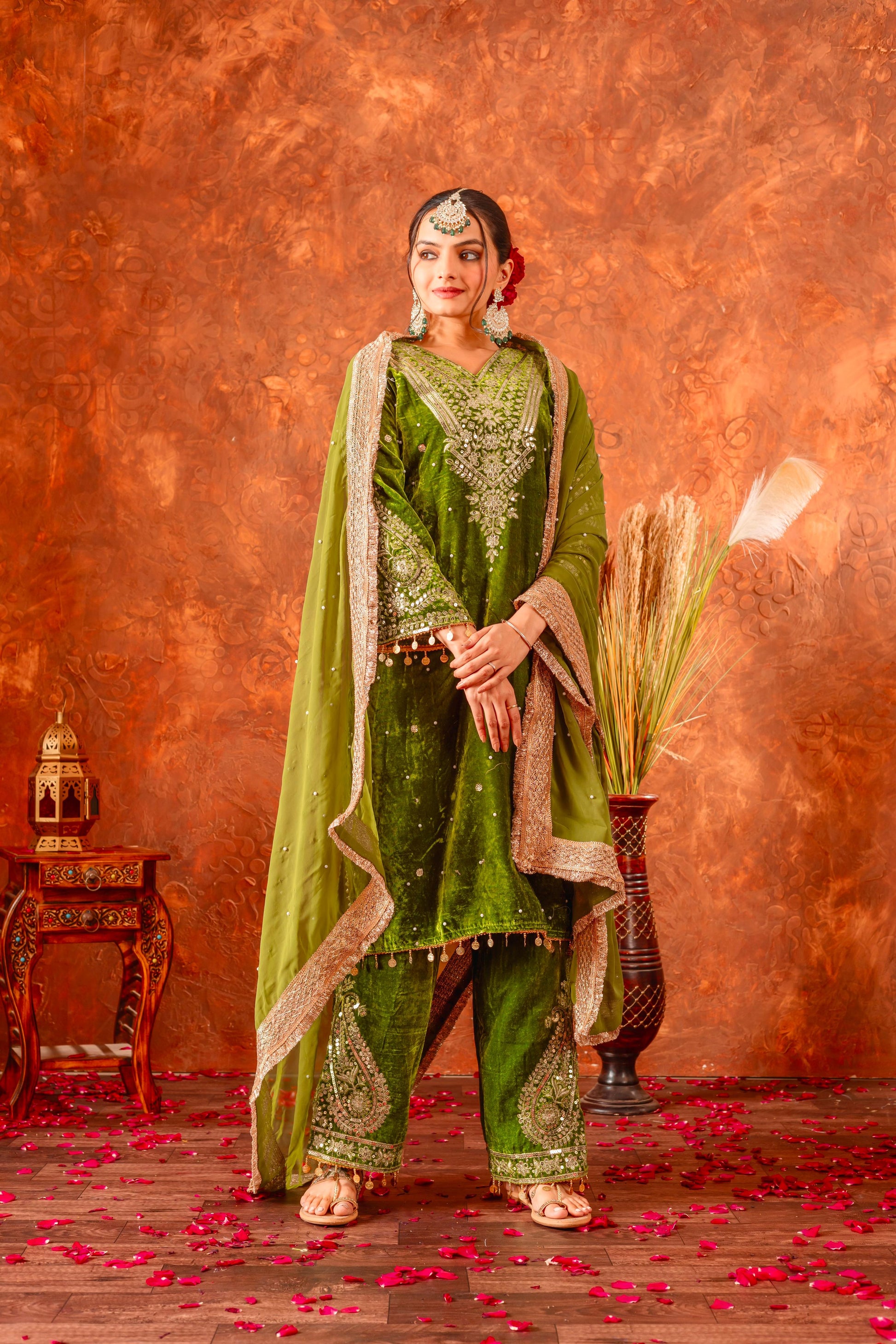 Women Green Velvet Kurta Set
