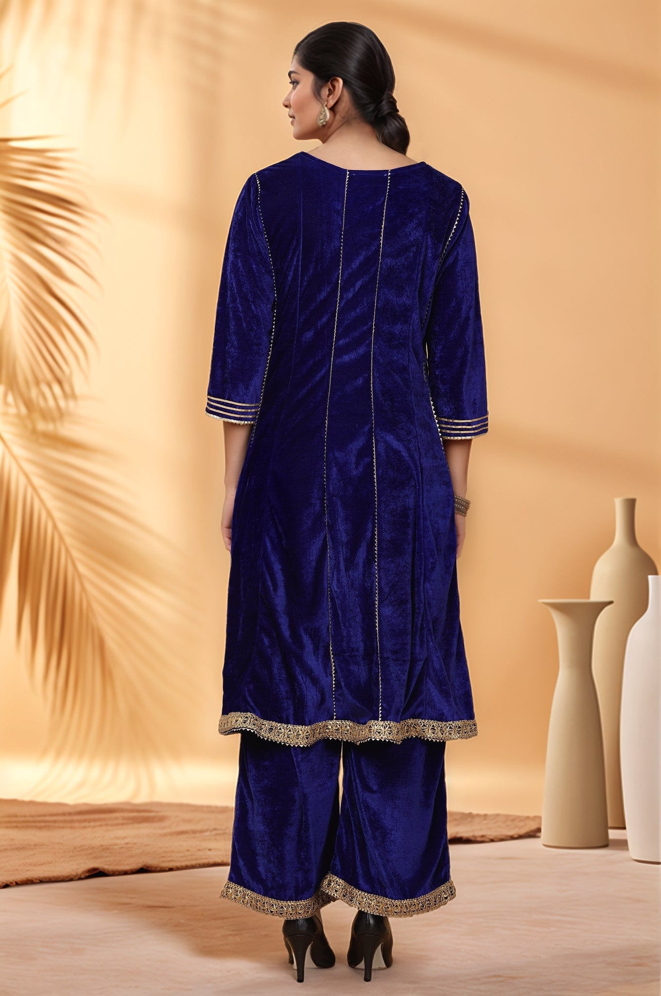 Women Royal blue Velvet Kurta set