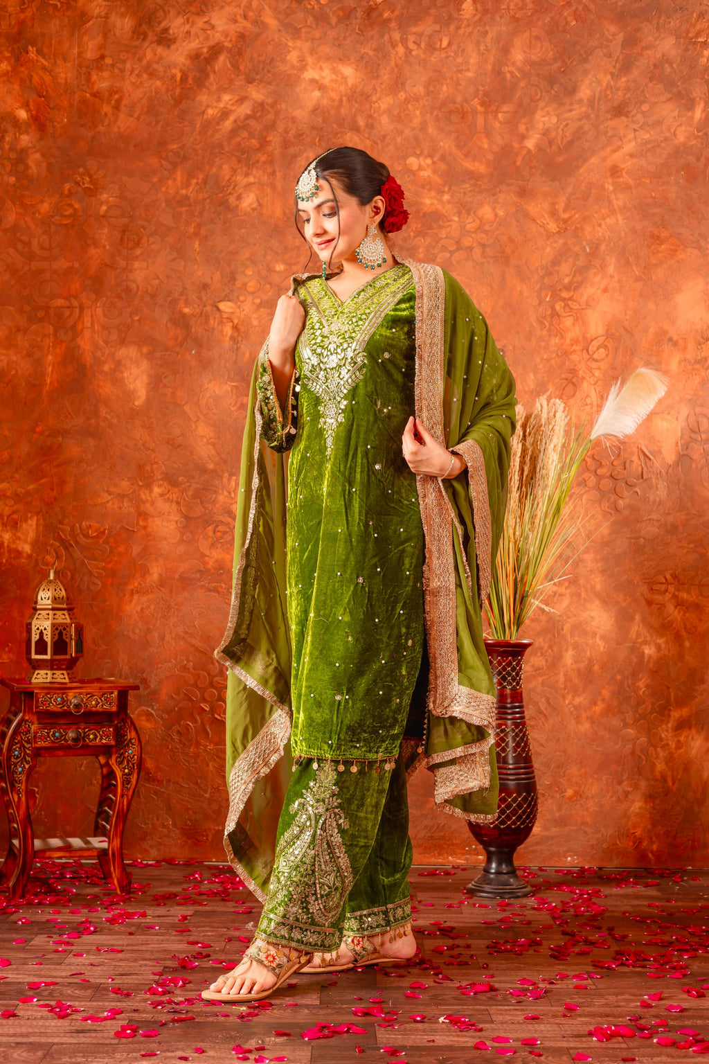 Women Green Velvet Kurta Set