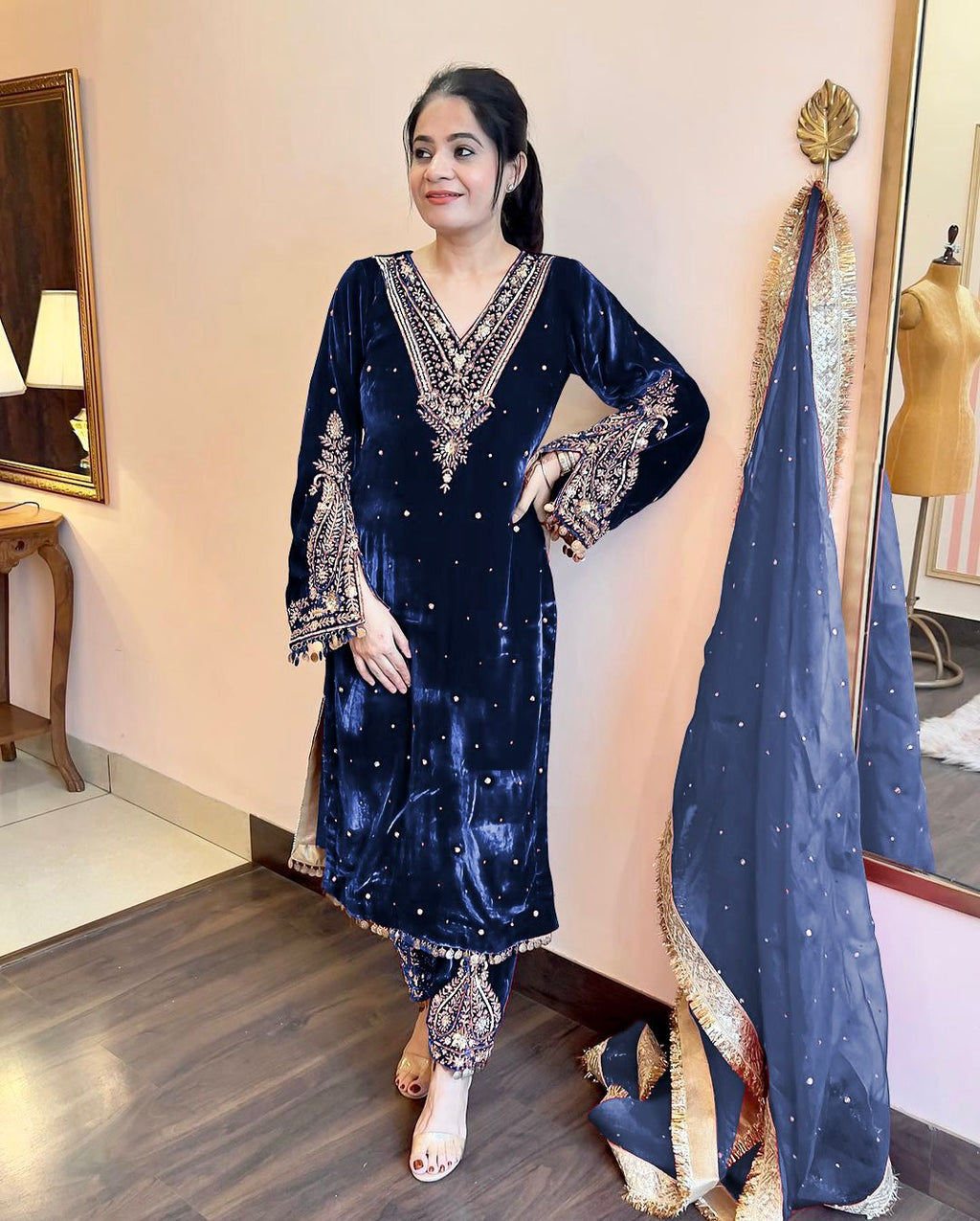 Women Blue Velvet Kurta Set
