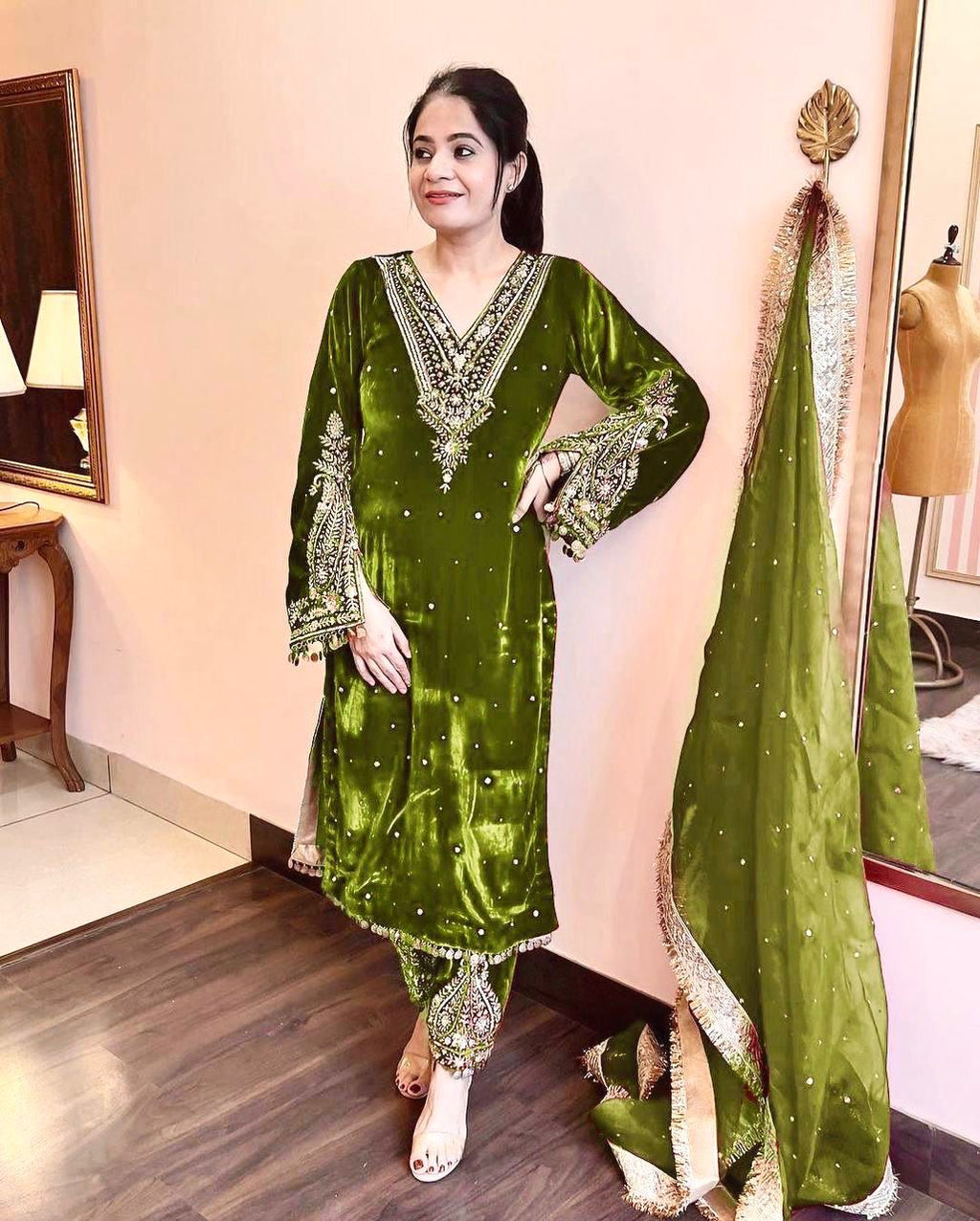 Women Green Velvet Kurta Set