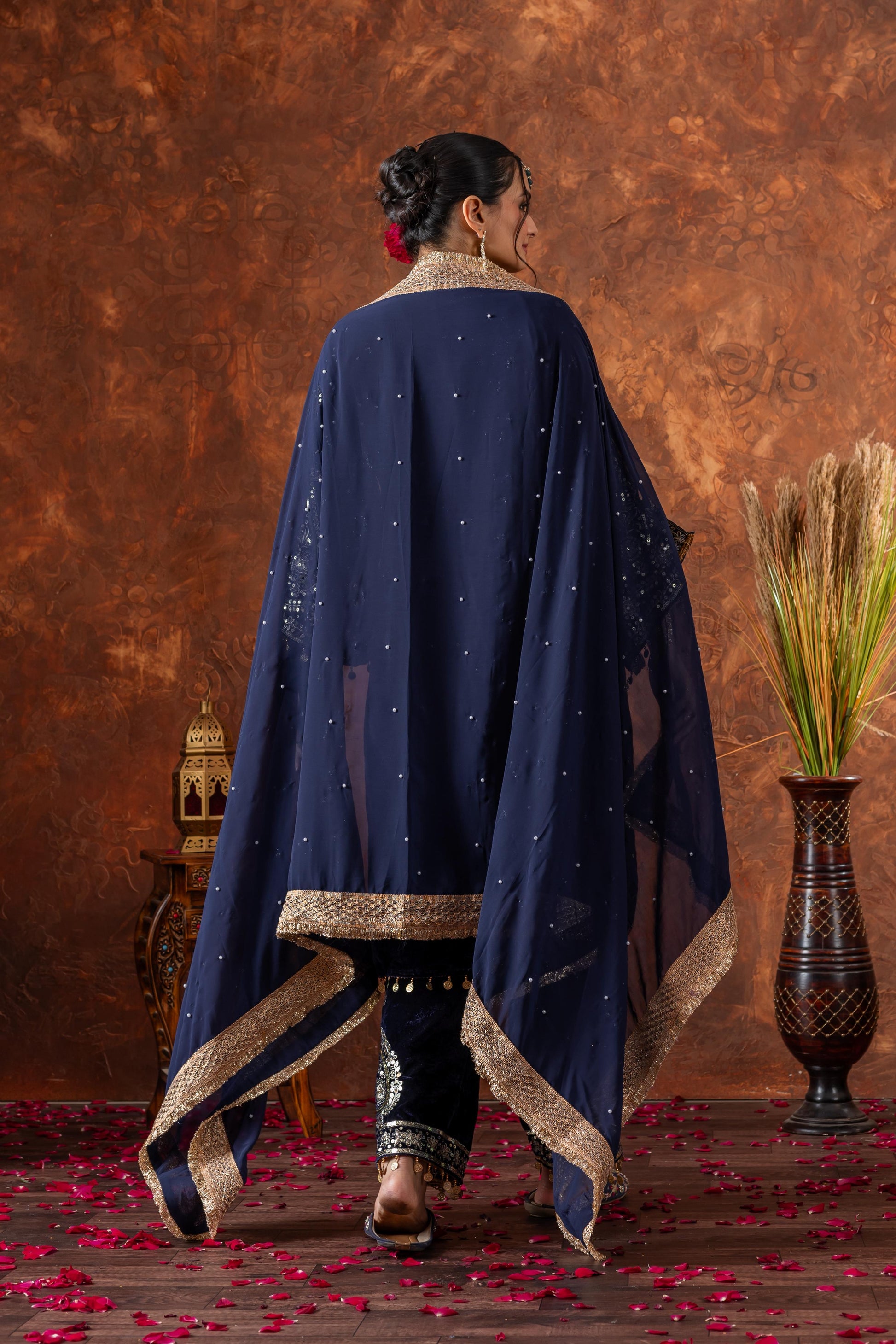 Women Blue Velvet Kurta Set