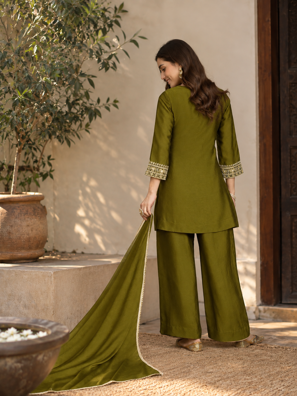 Women Green Silk Embroidered Kurta set