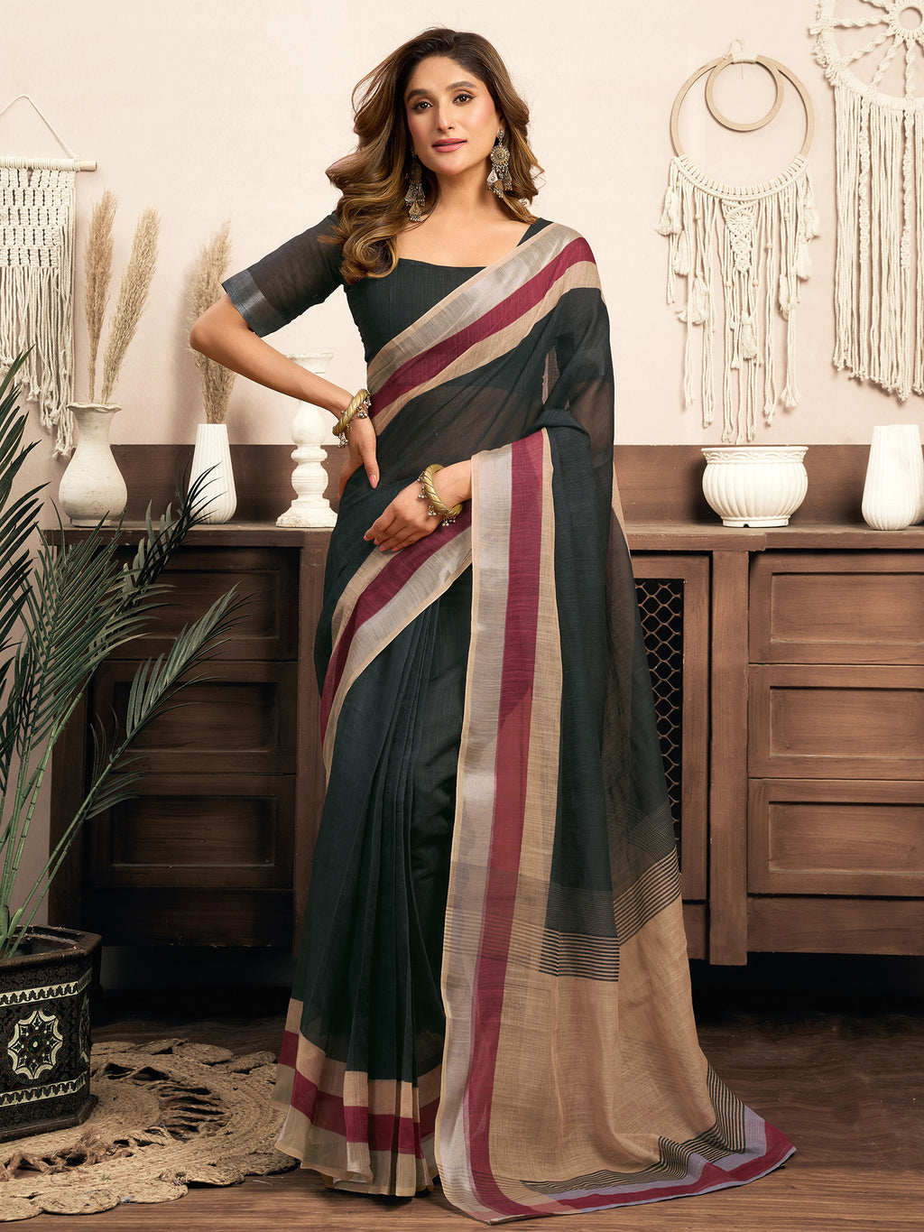 Women Black Linen Solid Saree