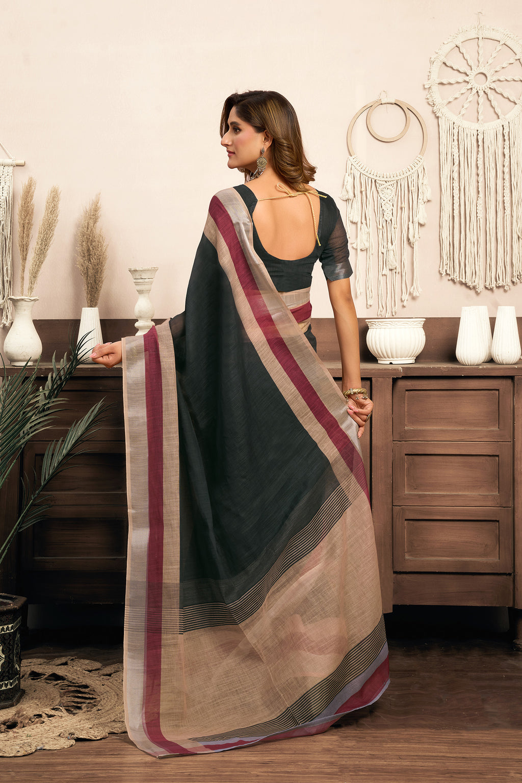 Women Black Linen Solid Saree