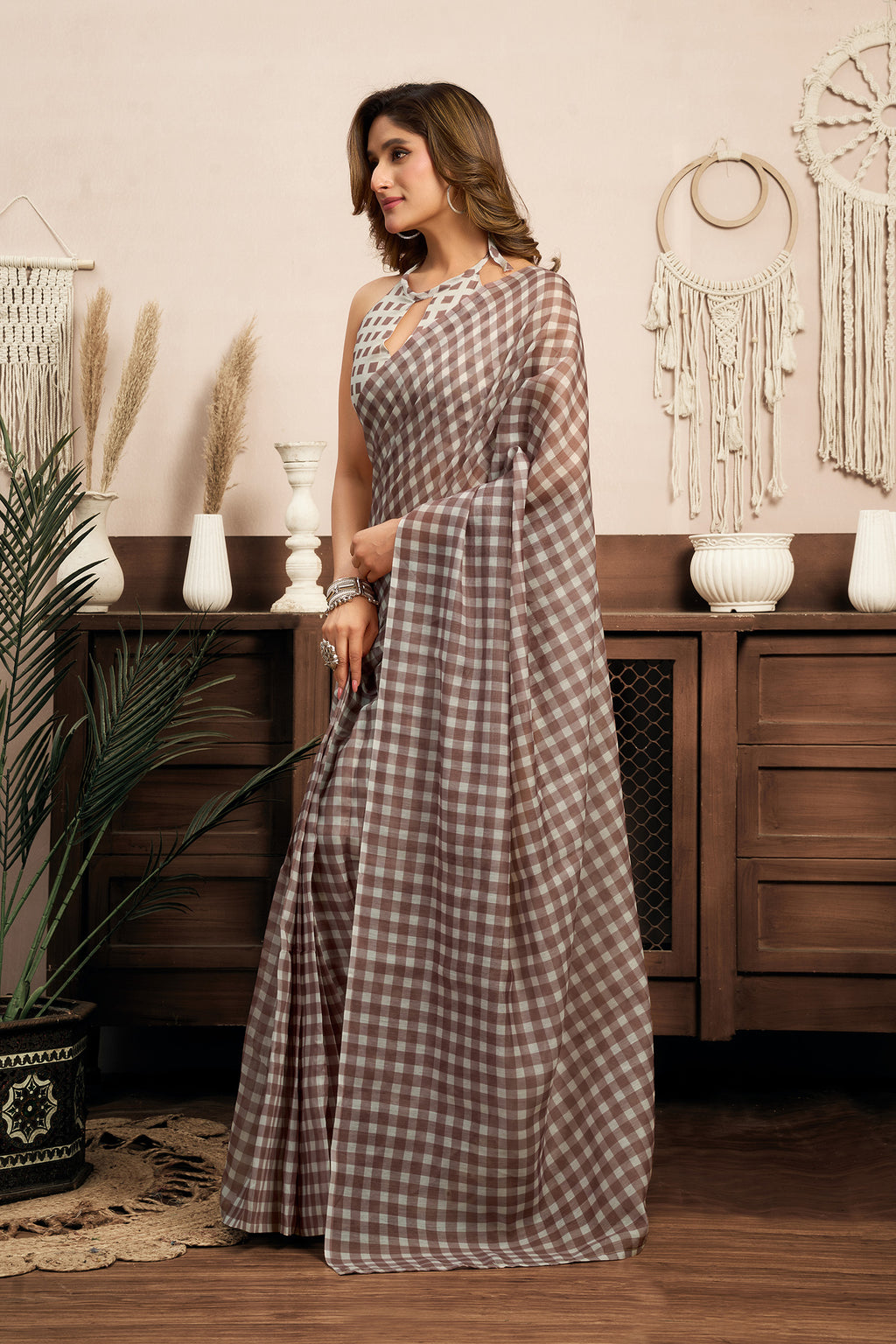 Women Beige Linen Checked Saree