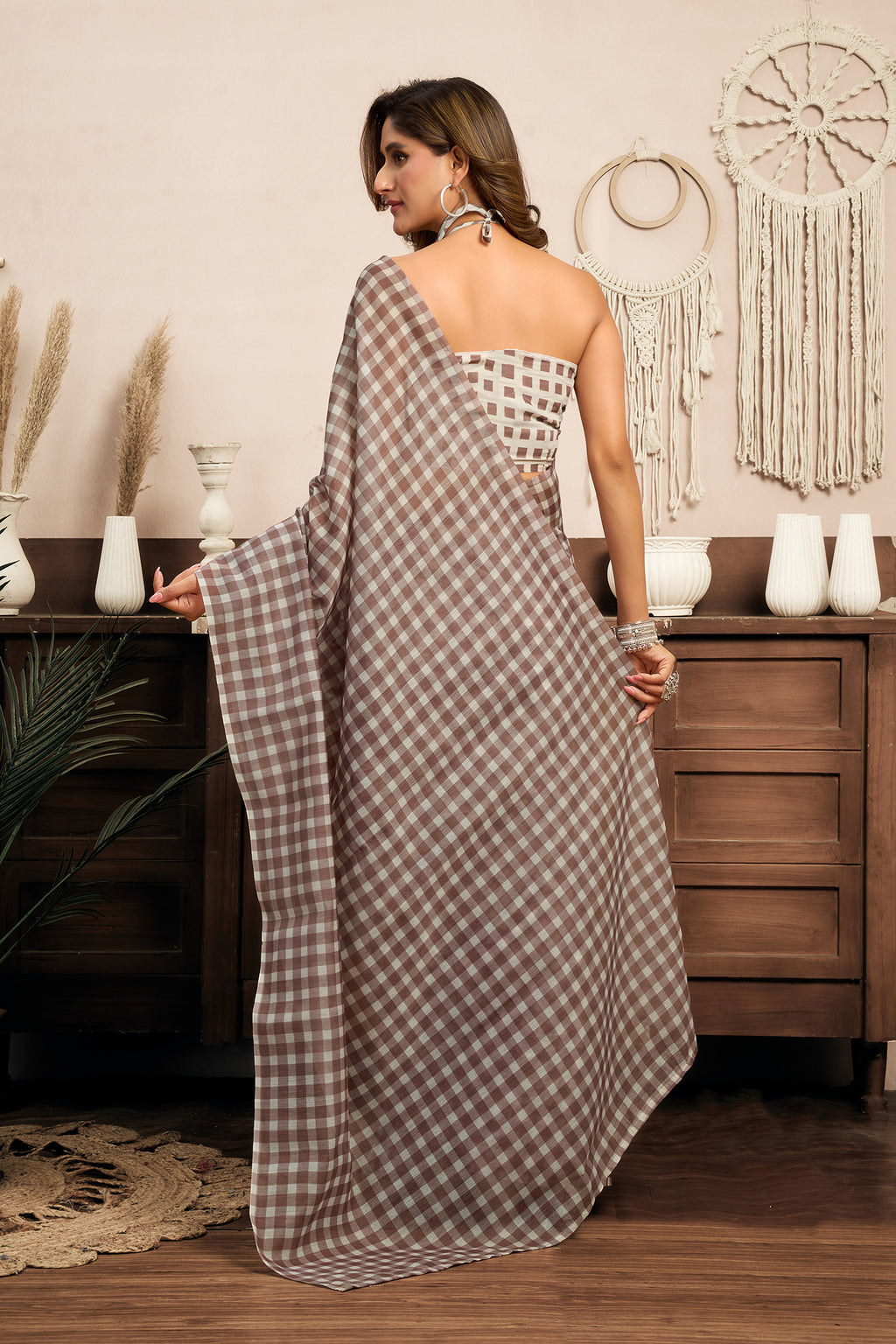 Women Beige Linen Checked Saree