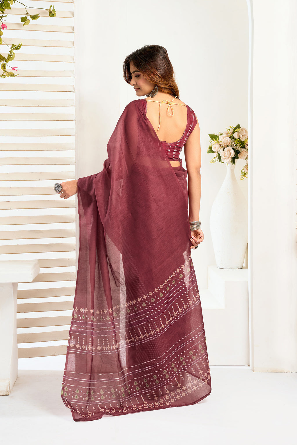 Women Maroon Linen Ethnic Motifs Saree