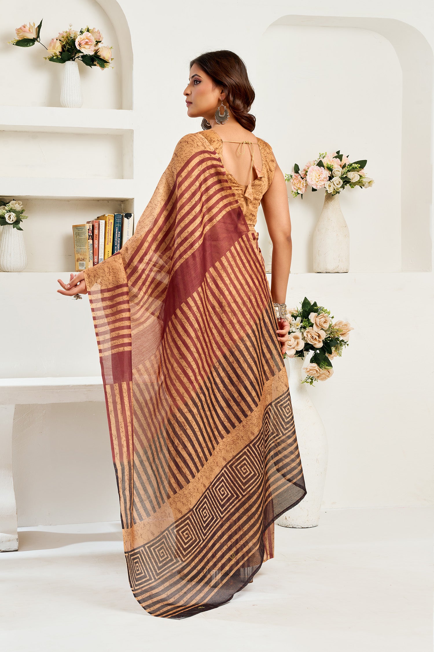 Women Caramel Linen Striped & Geometric Saree