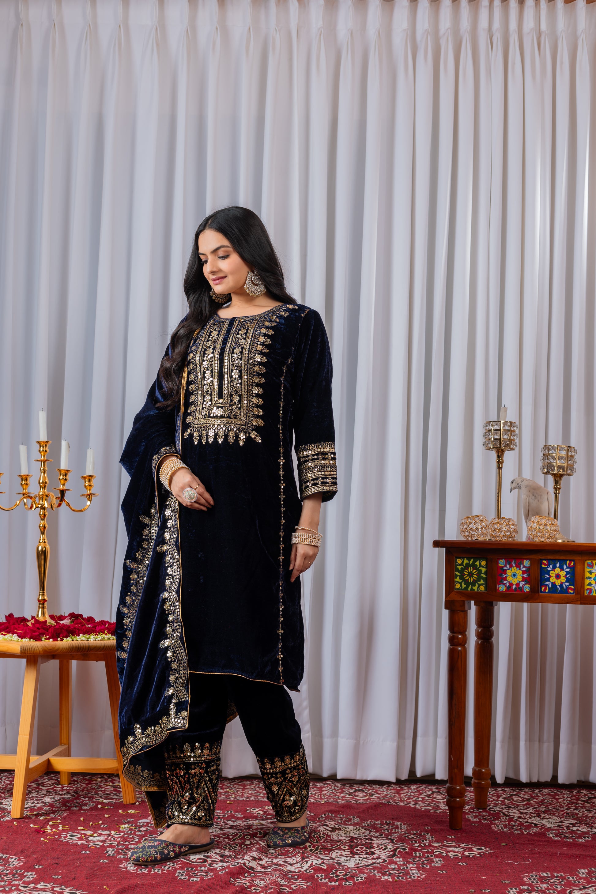Women Navy Blue Velvet Kurta Set