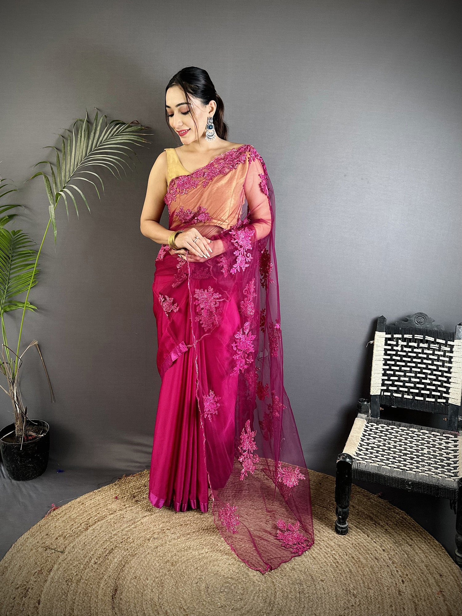 Women Georgette Saree Fuchsia Floral Embroidered Saree with unstitched blouse