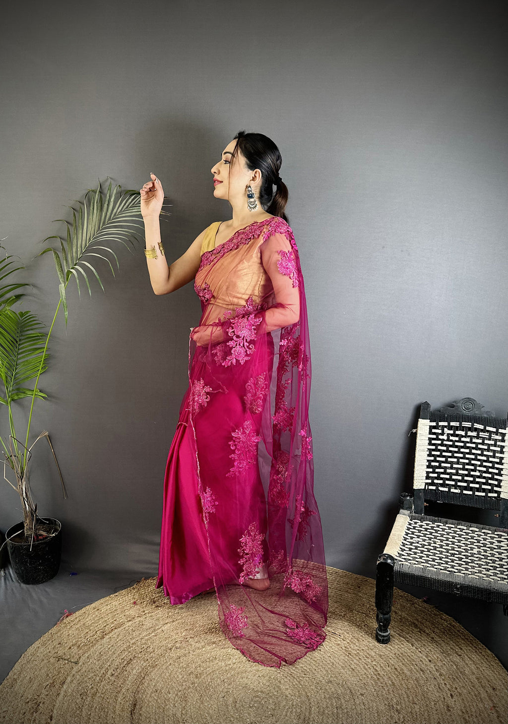 Women Georgette Saree Fuchsia Floral Embroidered Saree with unstitched blouse