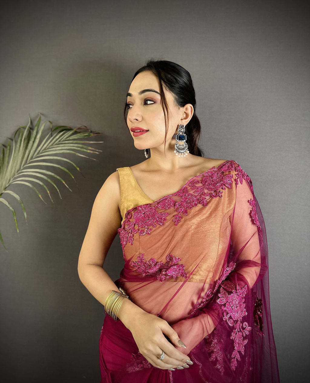 Women Georgette Saree Fuchsia Floral Embroidered Saree with unstitched blouse