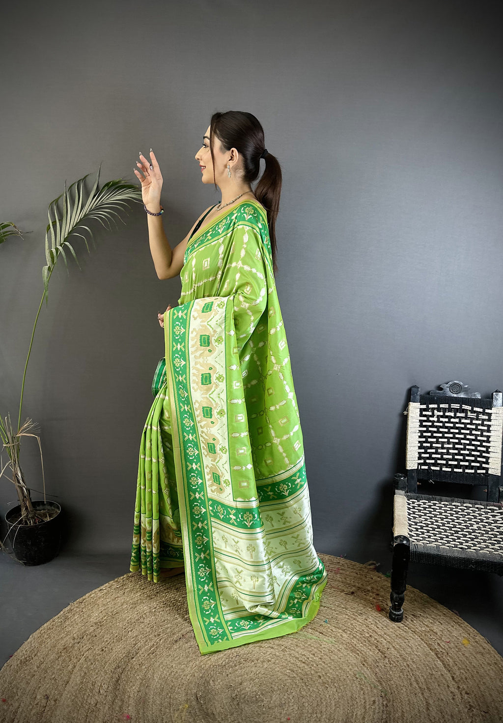 Women Banarasi Silk Pear Green Motifs Inspired By Nature Saree with unstitched blouse