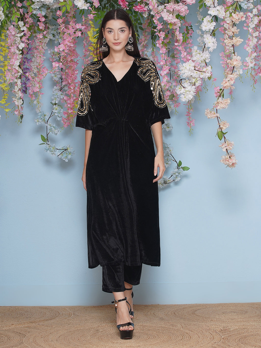Women Black Hand Embellished Velvet Set