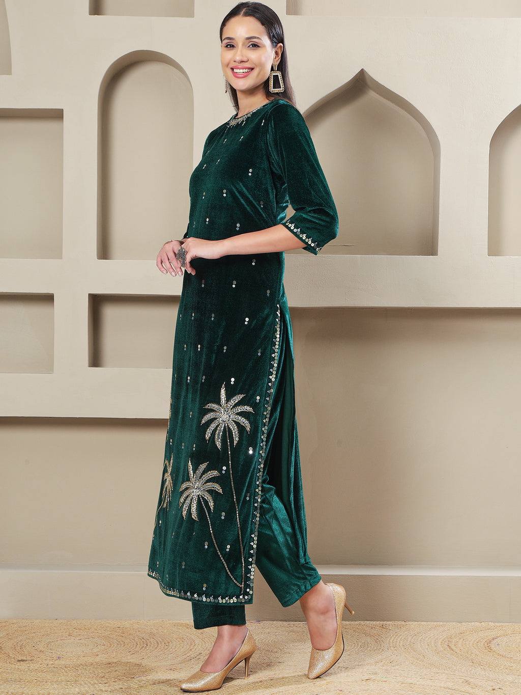 Women GREEN VELVET HAND EMBELLISHED LONG KURTA WITH PANTS