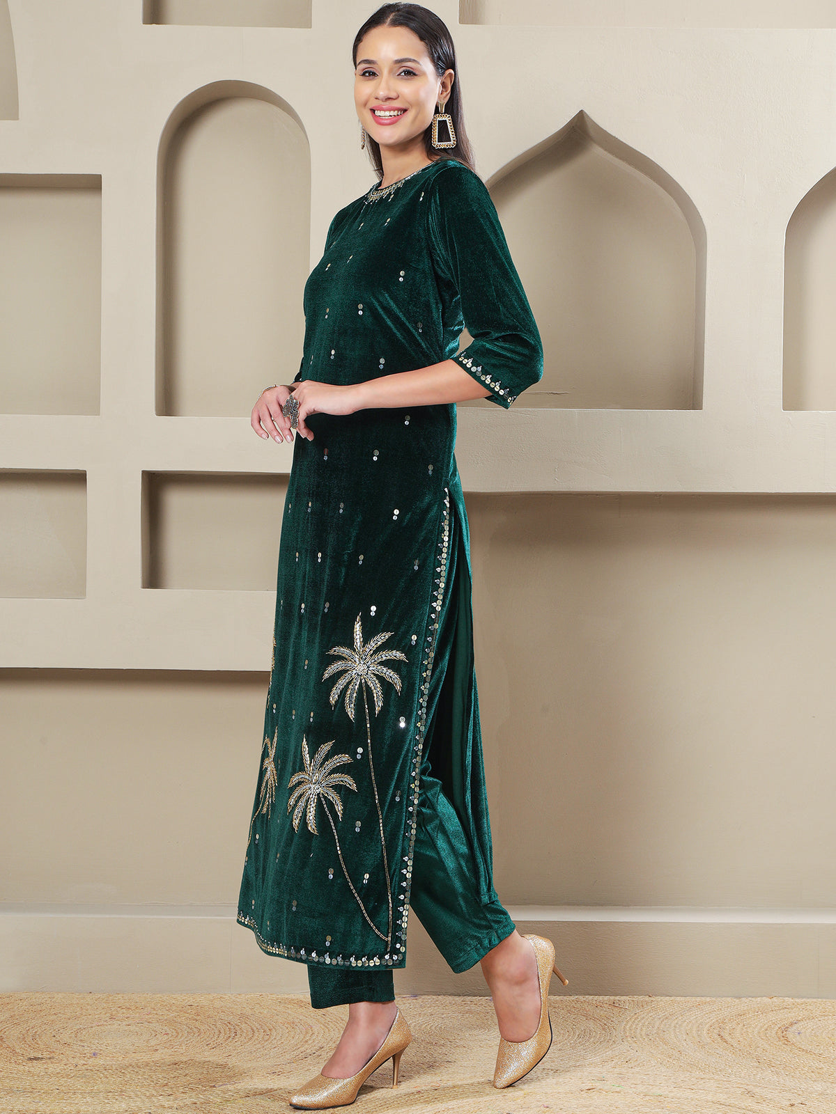 Women GREEN VELVET HAND EMBELLISHED LONG KURTA WITH PANTS