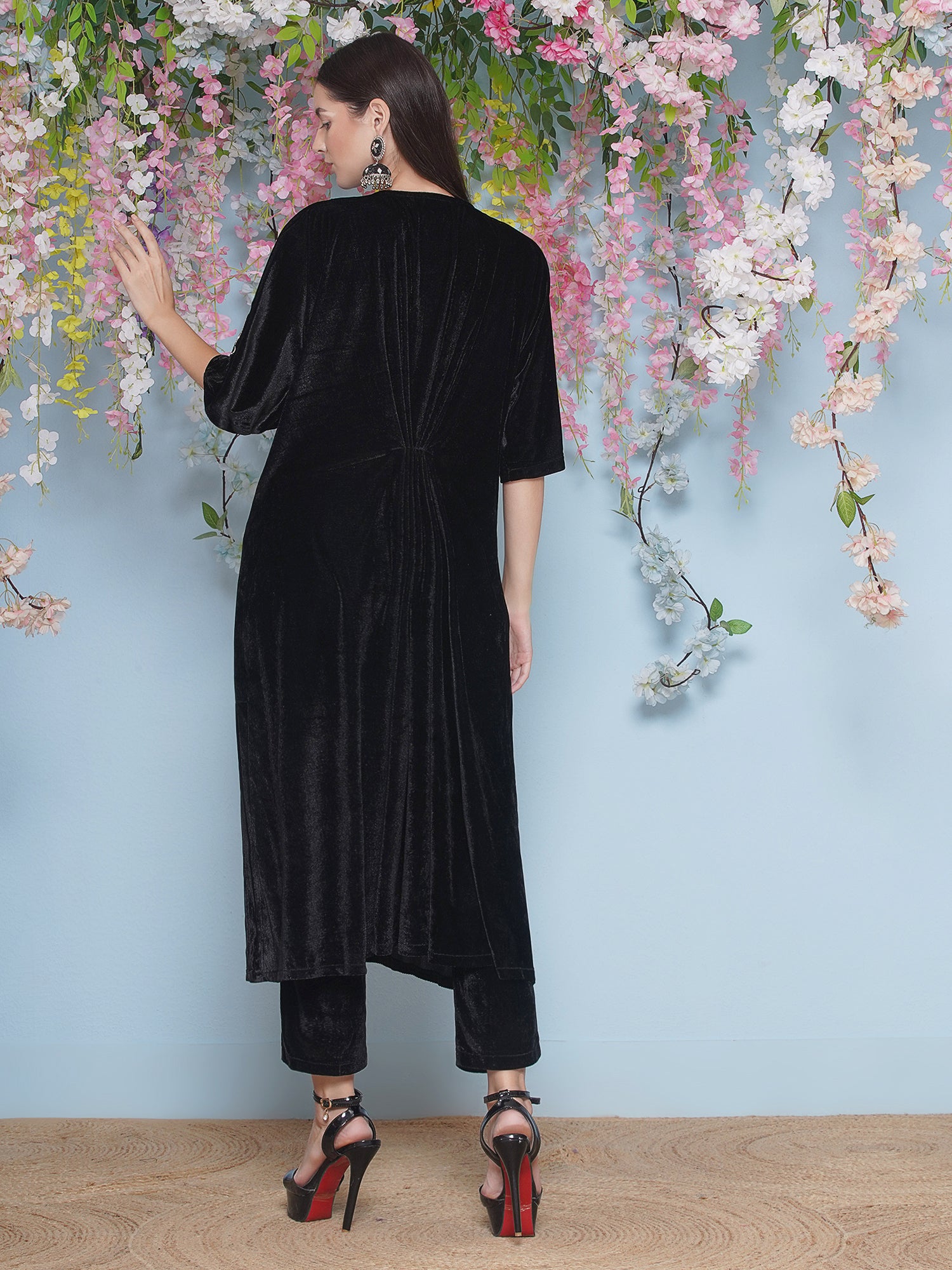 Women Black Hand Embellished Velvet Set
