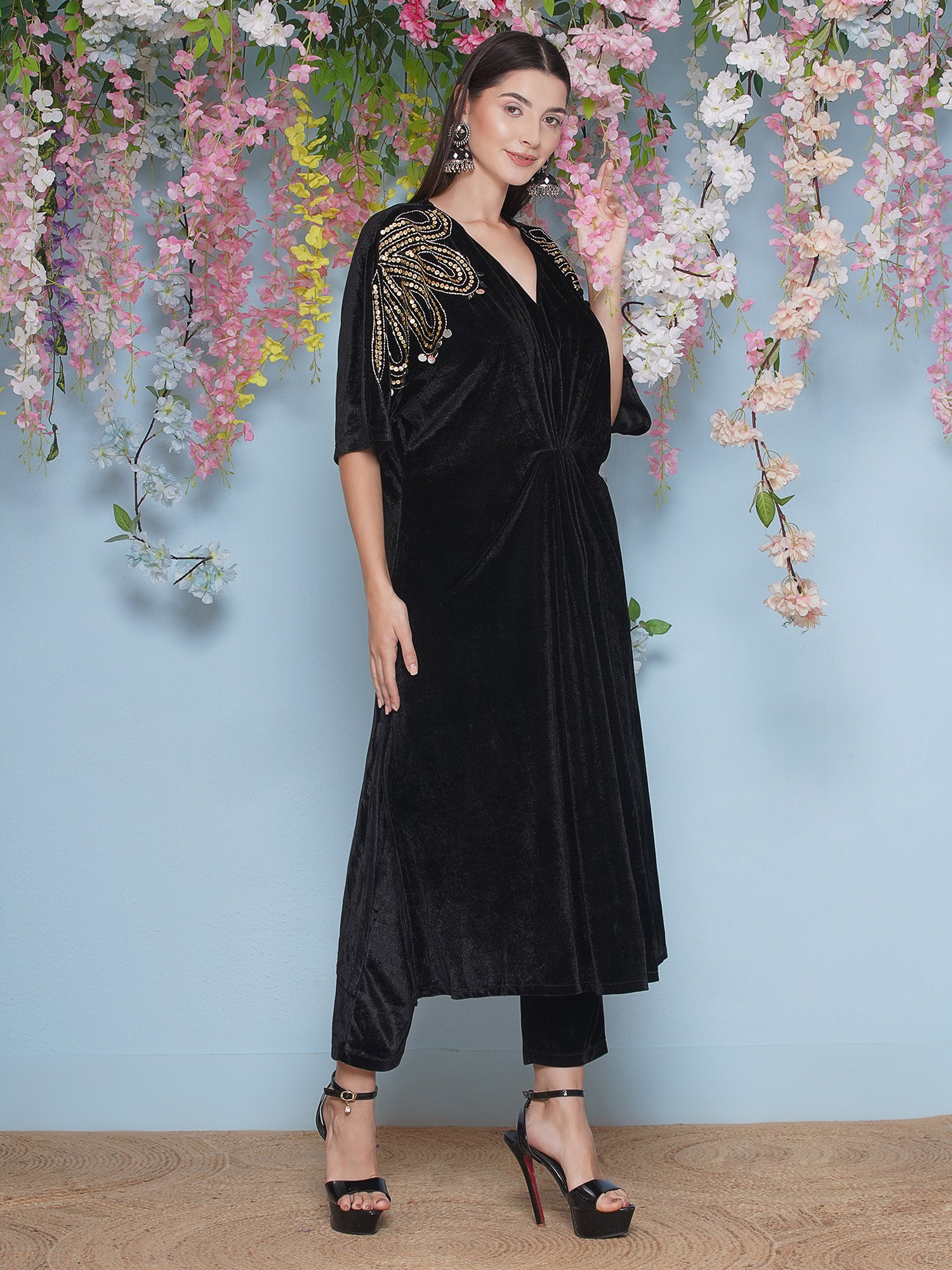 Women Black Hand Embellished Velvet Set