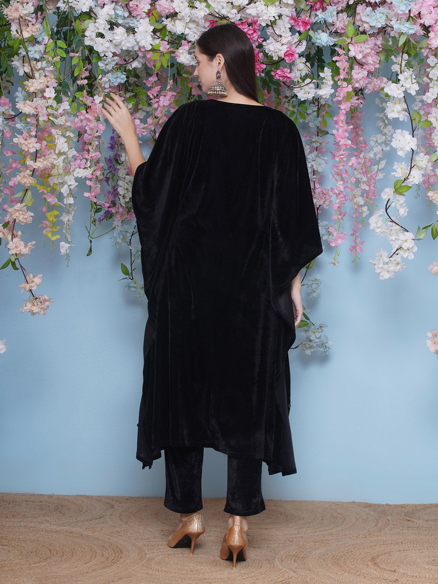 Women Black Hand Embellished Kaftaan with ineer and Pant