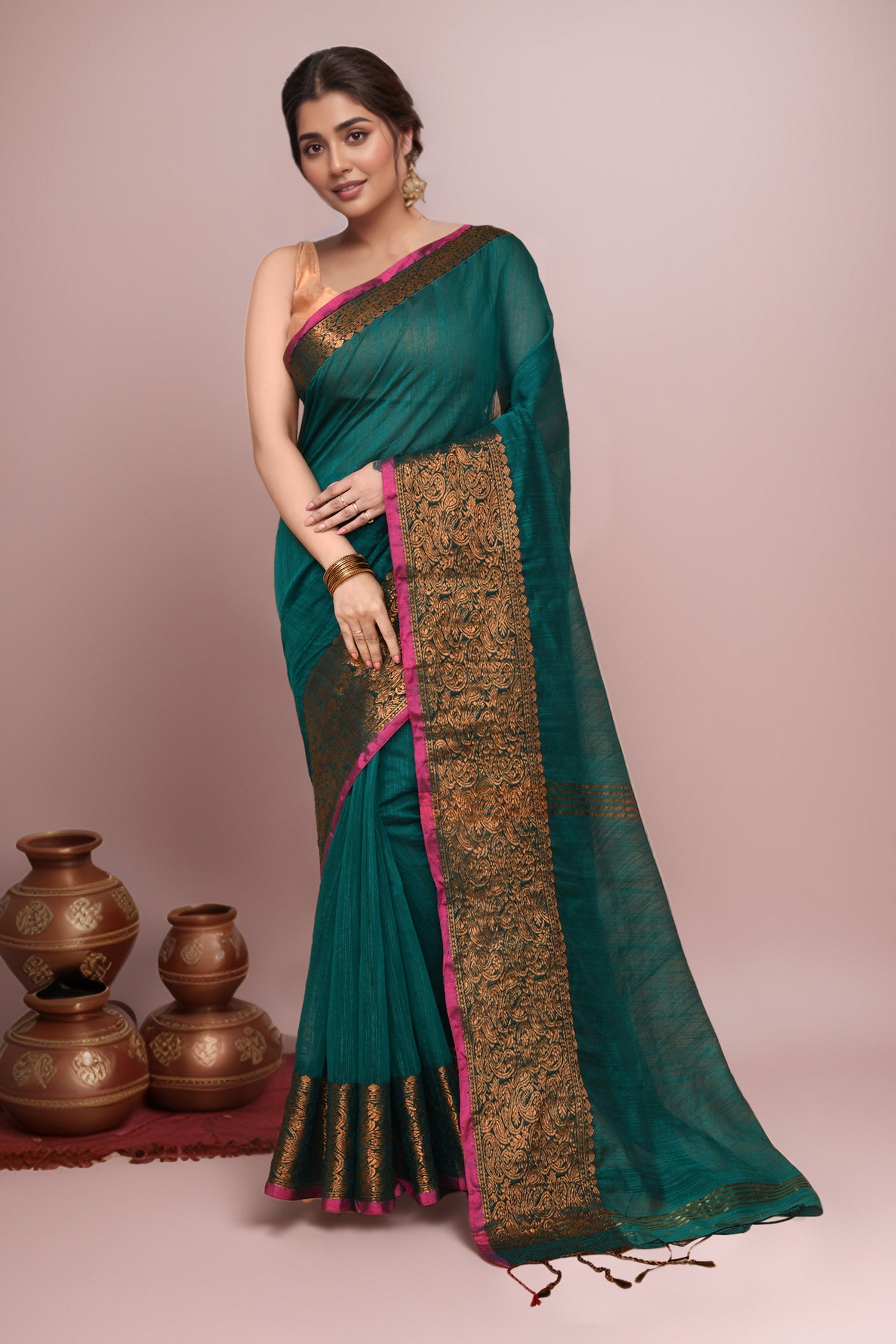 Women Green  Cotton Blend Handloom saree with Running Blouse