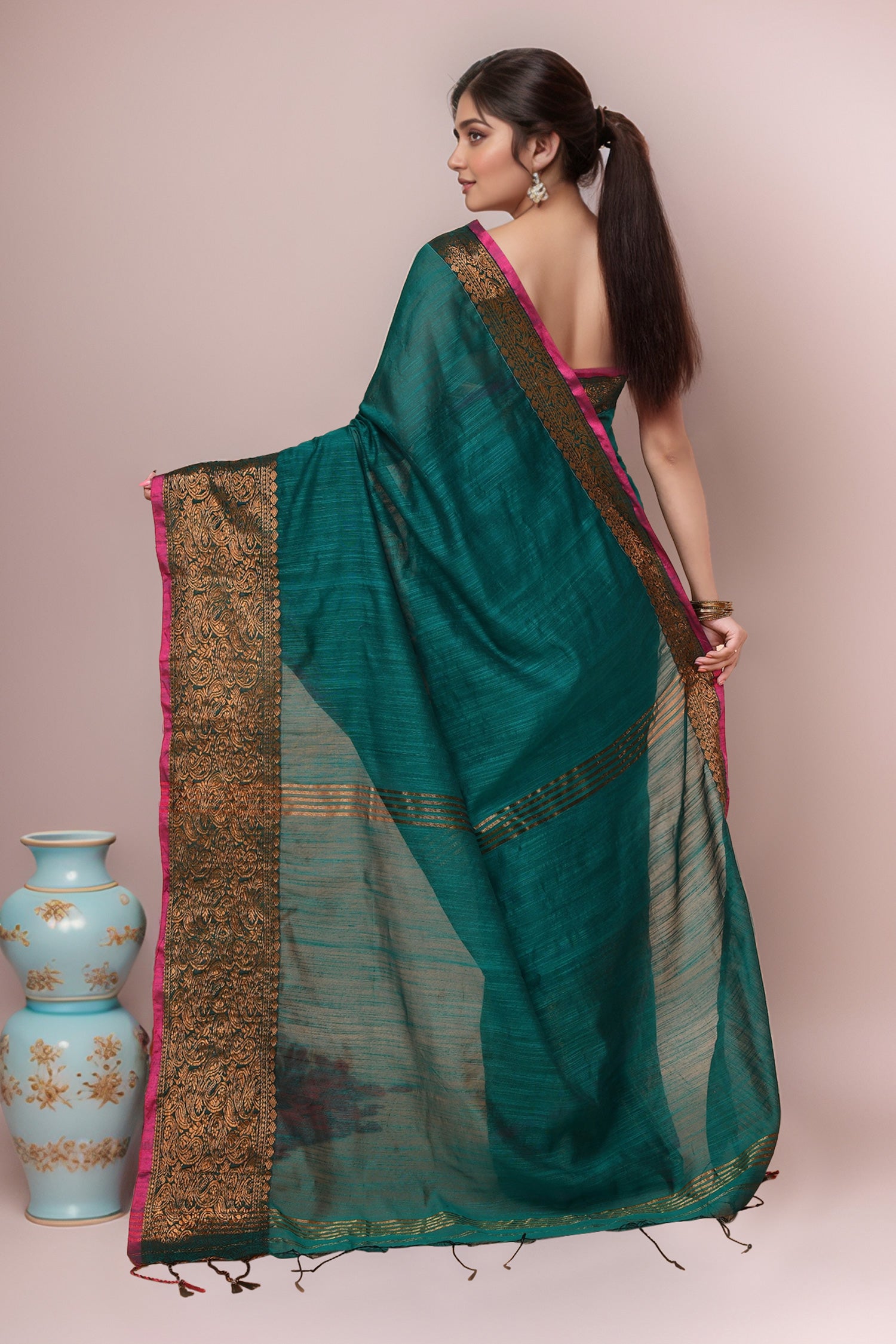 Women Green  Cotton Blend Handloom saree with Running Blouse