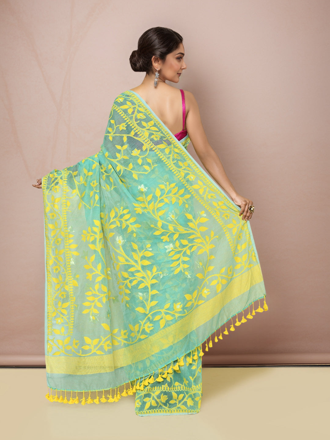 Women  Green Cotton Belnd Jamdani Saree with outBlouse